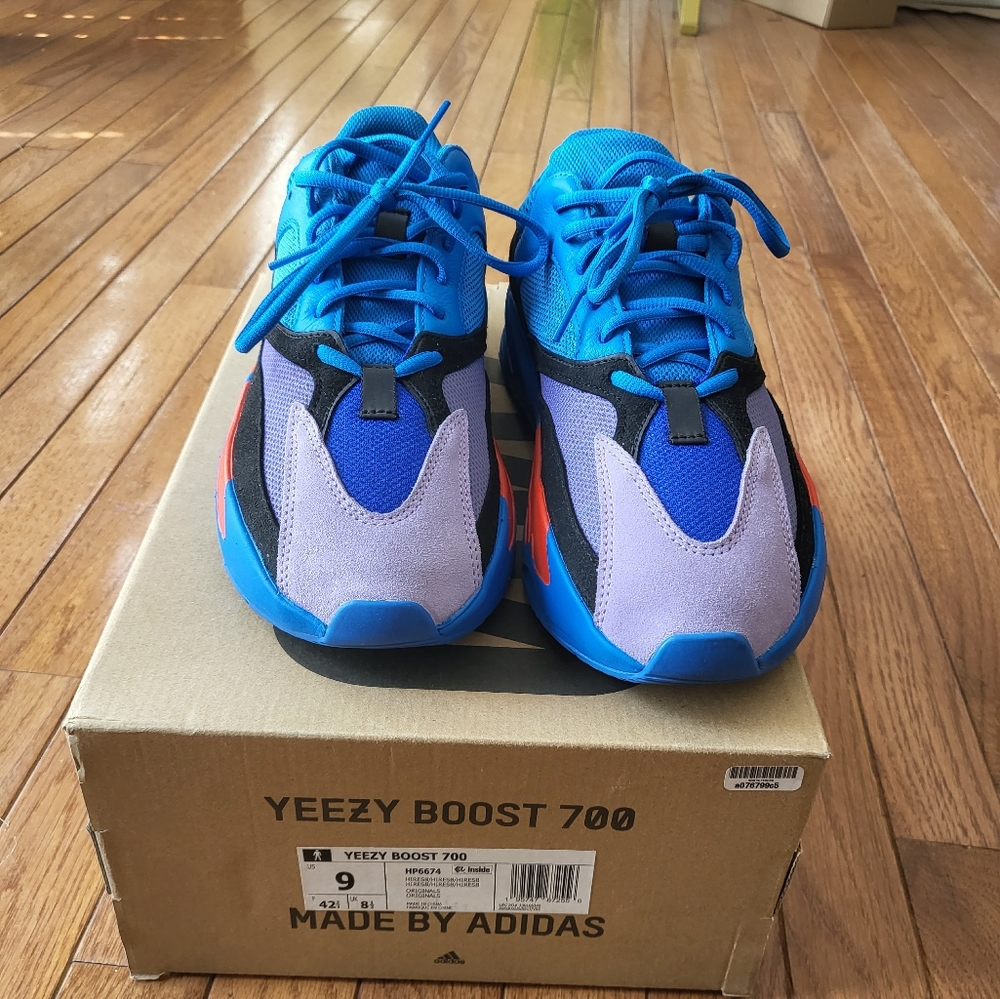 Yeezy boost 700 sz.9 authentic